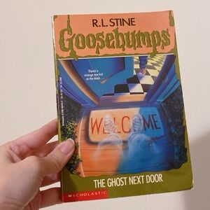 🎀3/$25🎀 Goosebumps 'The Ghost Next Door' Paperback Book